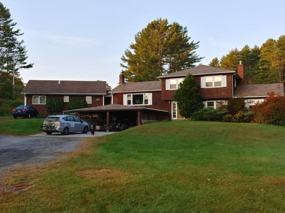 Spacious Country Retreat Close To Town And Nature, Sylvana Farm Vt مونبلييه المظهر الخارجي الصورة